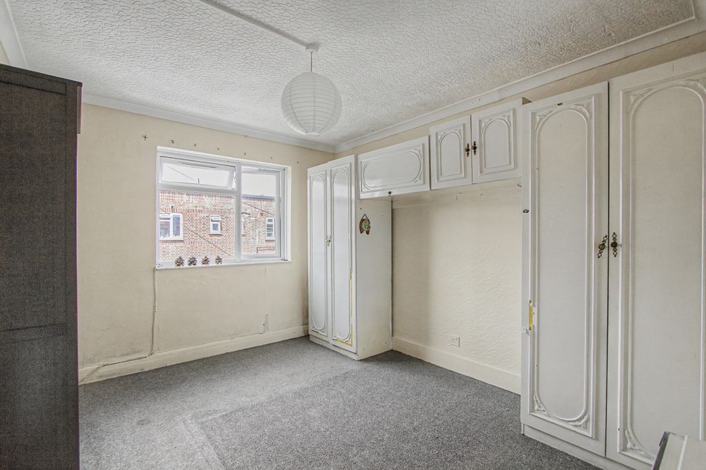 Property photo 3 of 8 Flat 47 Bridge Court, Lea Bridge Road, Leyton, London, E10 7Js