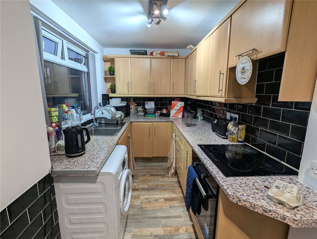 Property photo 3 of 7 Kitchen
