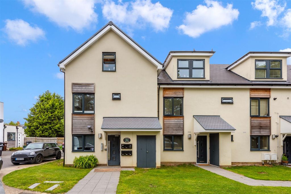 Property photo 1 of 15 Applewood_House_Externals-3.Jpg