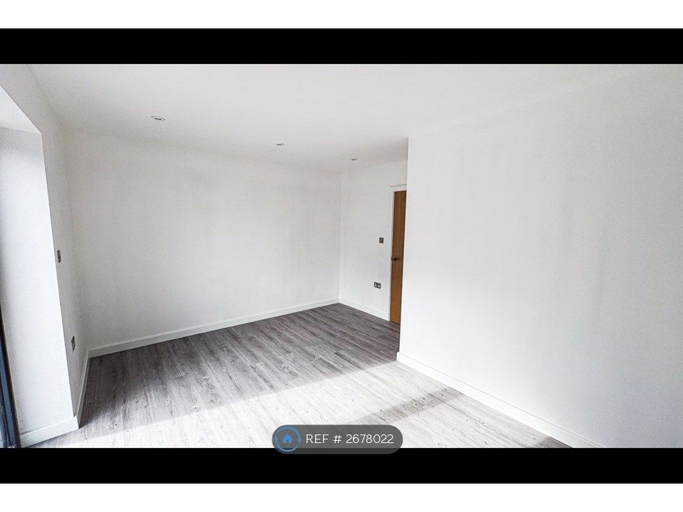 Property photo 3 of 5 Room 2