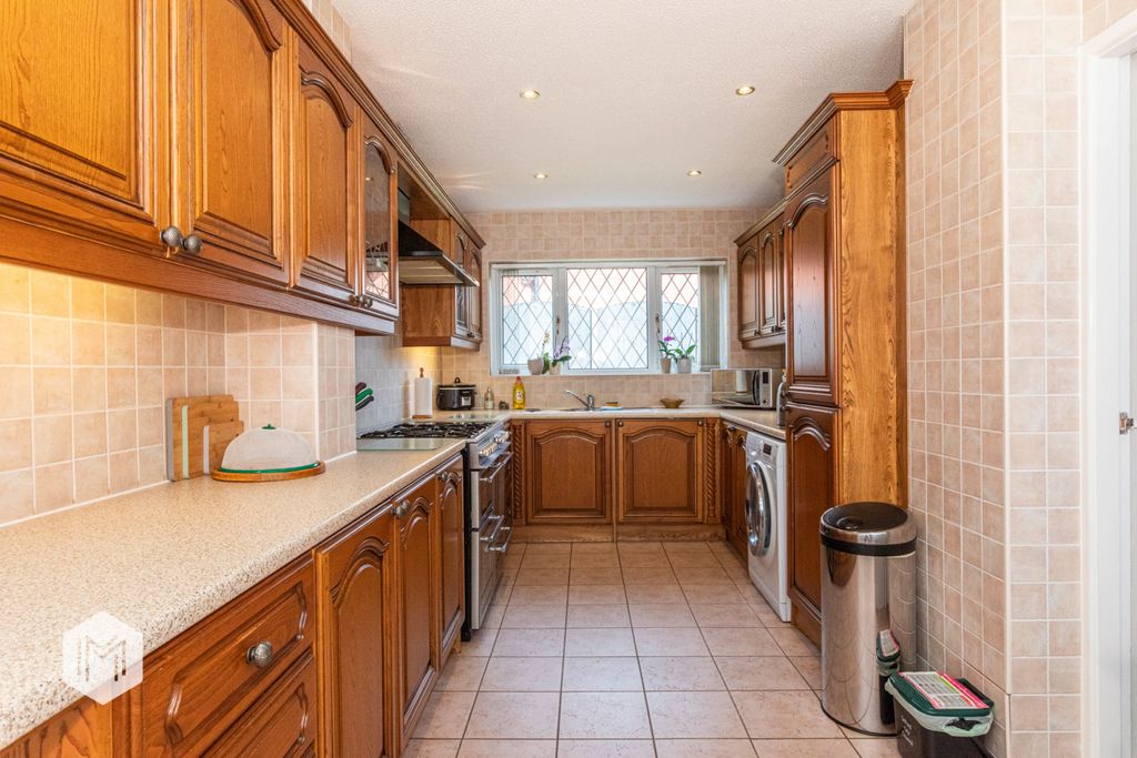 Property photo 3 of 33 Picture No. 18