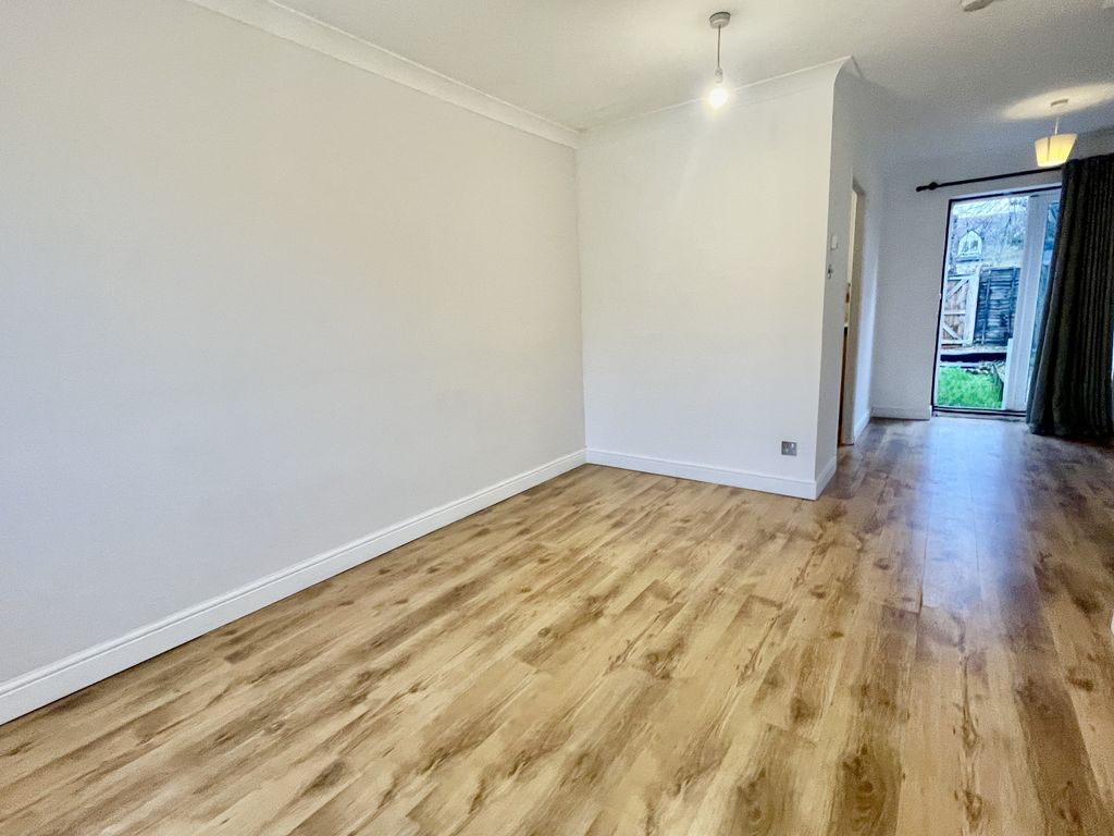 Property photo 3 of 8 Gallery