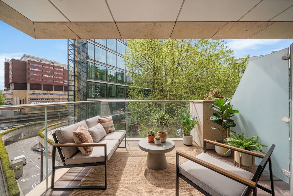Property photo 2 of 13 Paddington Gardens D406-15.1.Jpg