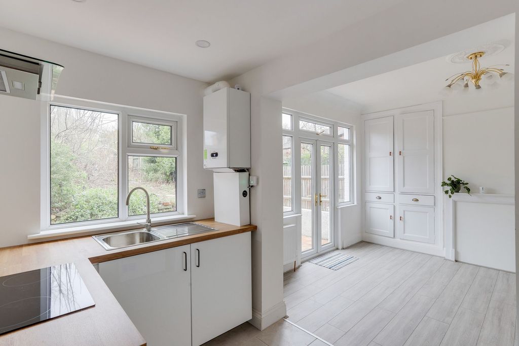 Property photo 3 of 23