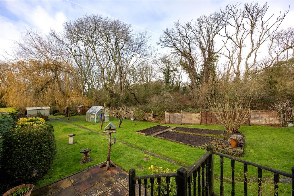 Property photo 2 of 11 Yarmouth_Spence Willard.Jpg