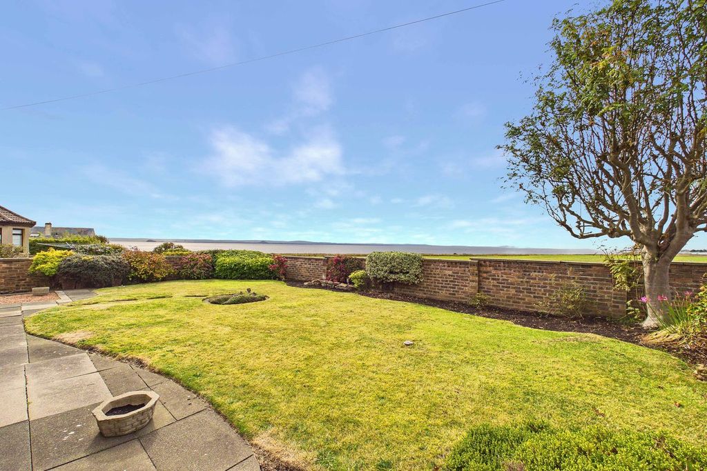Property photo 2 of 26
