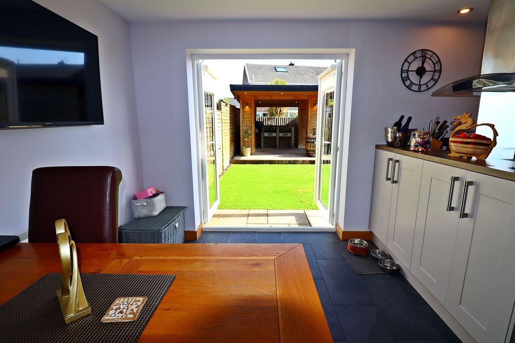 Property photo 3 of 27