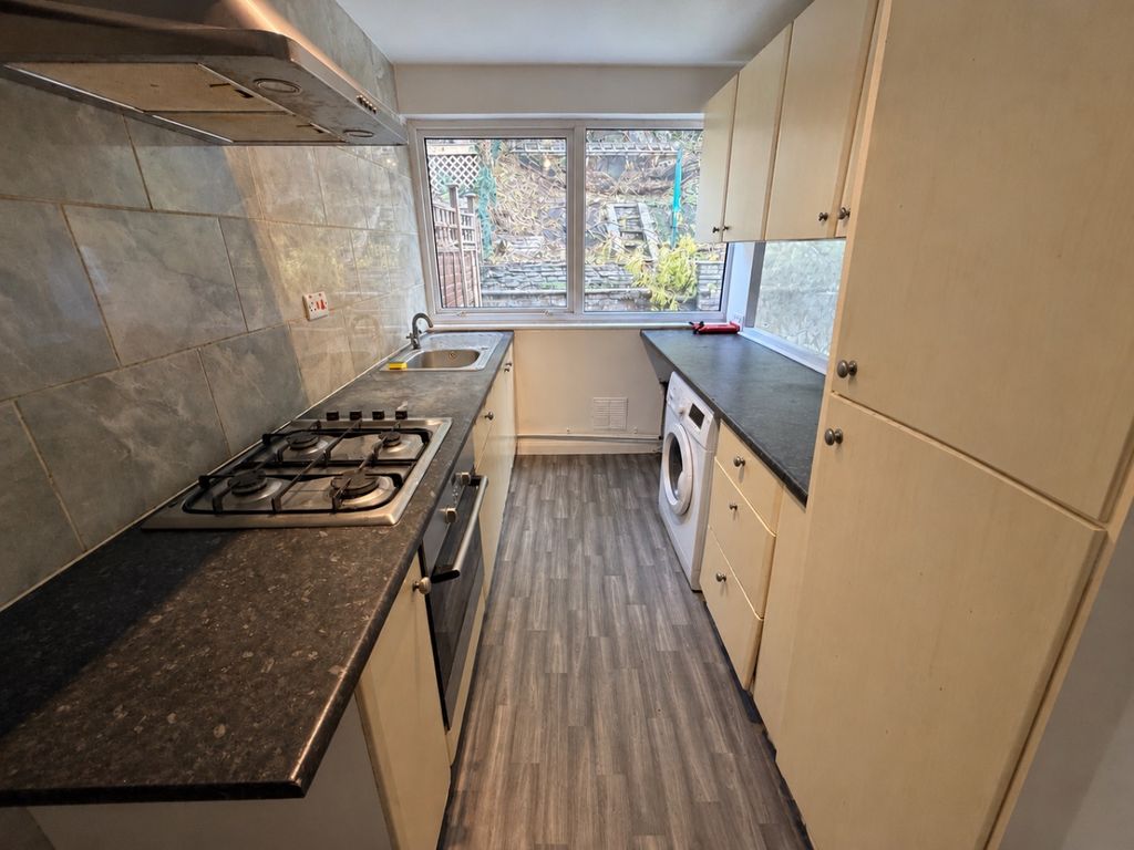 Property photo 3 of 9 6208423
