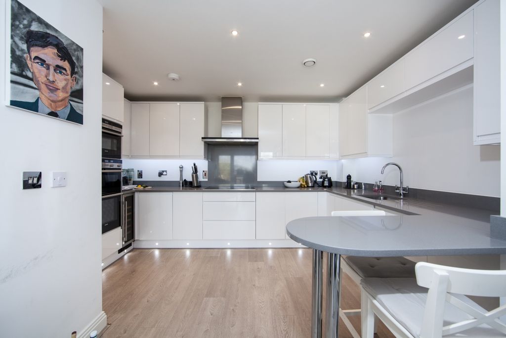 Property photo 1 of 9 Kitchen