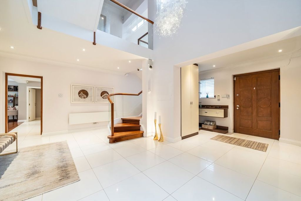 Property photo 3 of 18