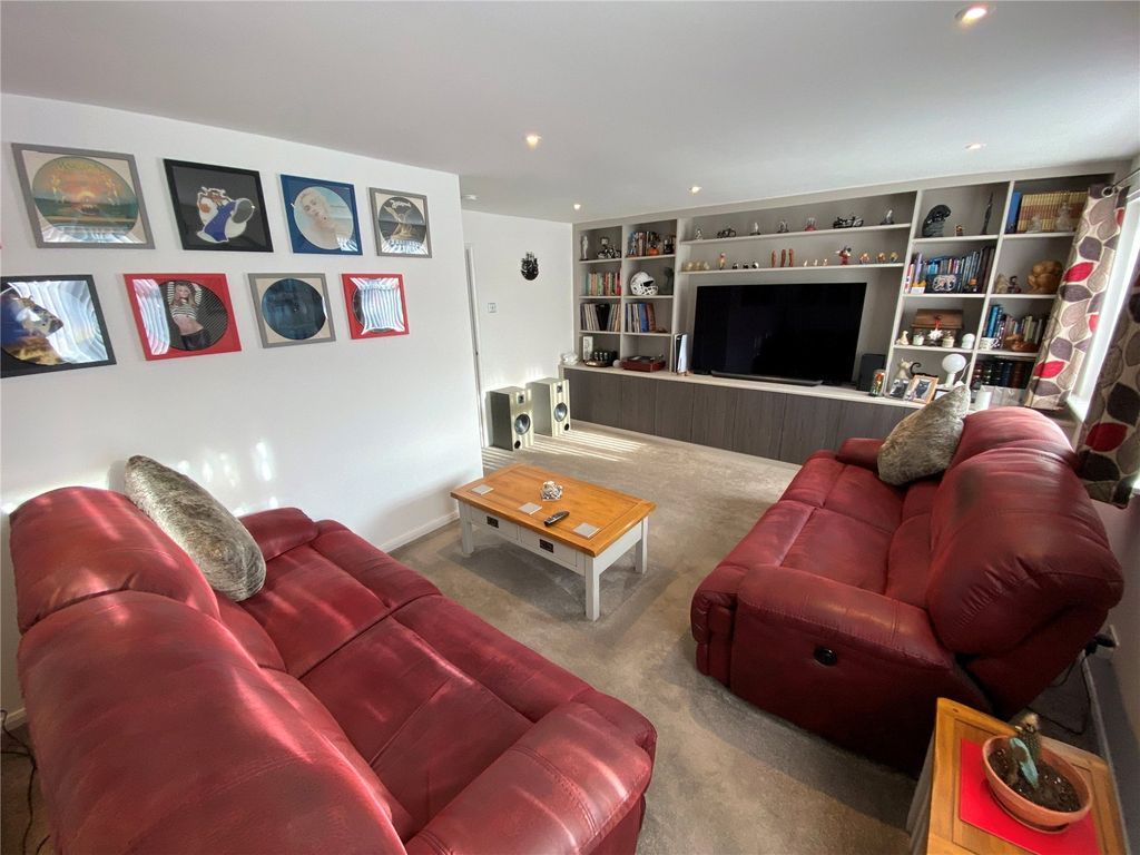 Property photo 2 of 29 Picture No. 13