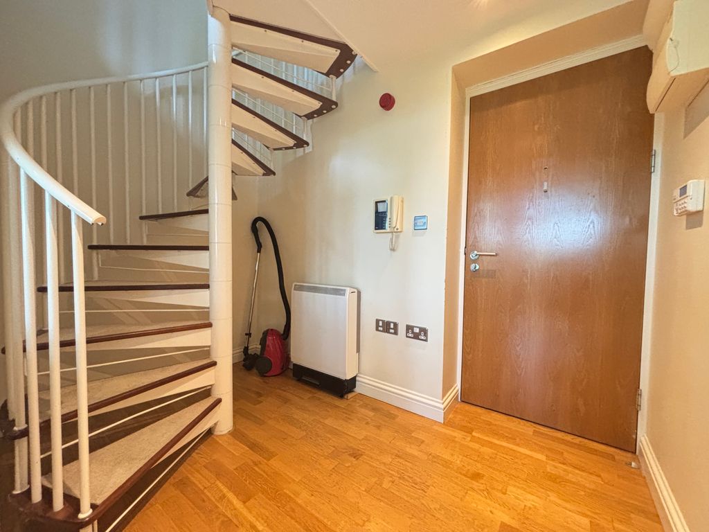 Property photo 2 of 12 Entrance Hall
