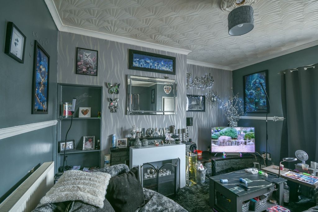 Property photo 2 of 20
