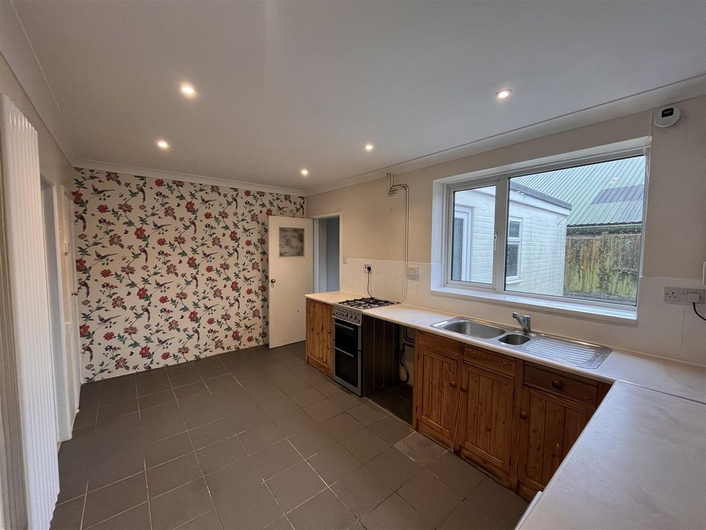 Property photo 3 of 13 Bathroom