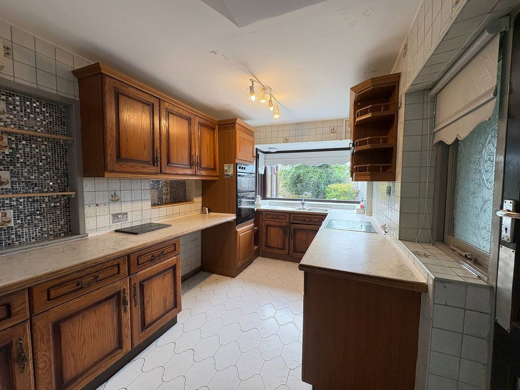 Property photo 3 of 43