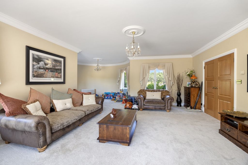 Property photo 3 of 43