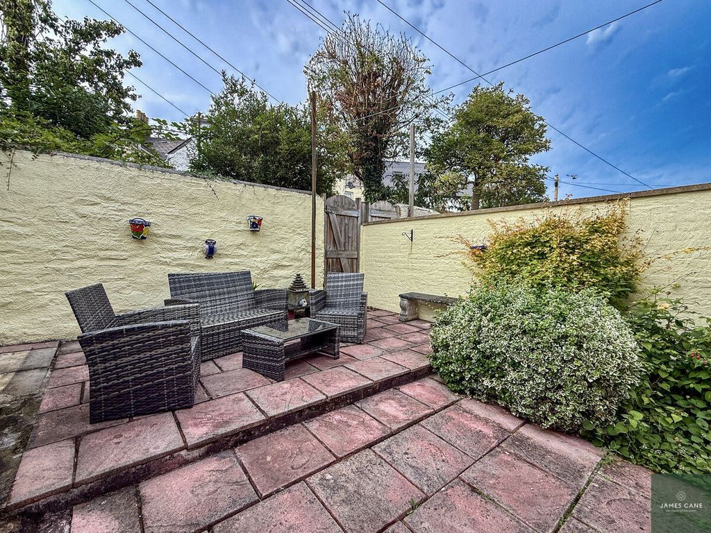 Property photo 2 of 19