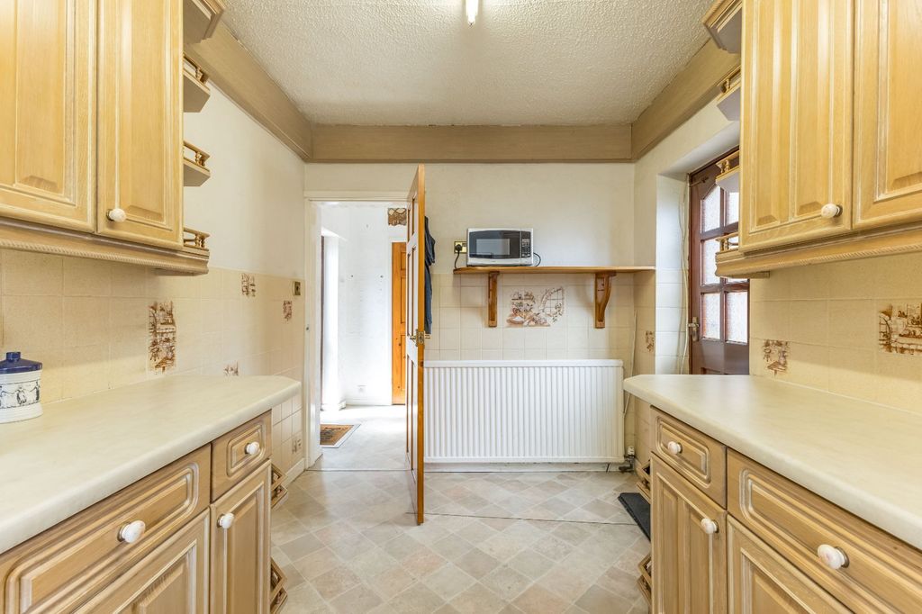 Property photo 2 of 18 Kitchen