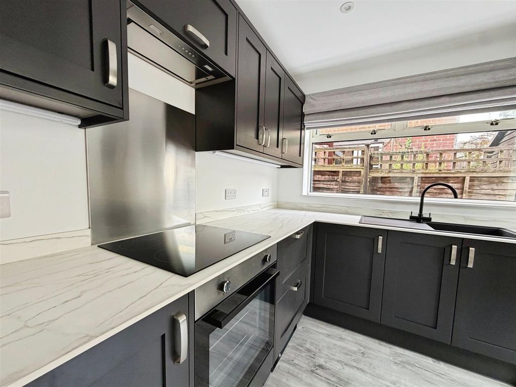 Property photo 3 of 20 72d2Cb85-Kitchen.Jpeg