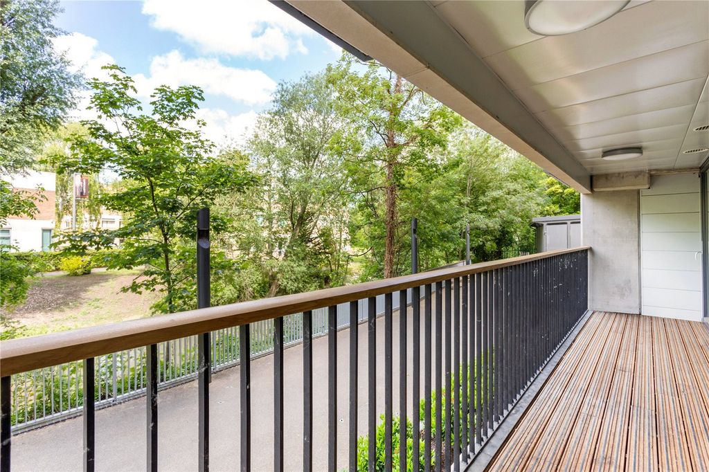 Property photo 1 of 9 Balcony