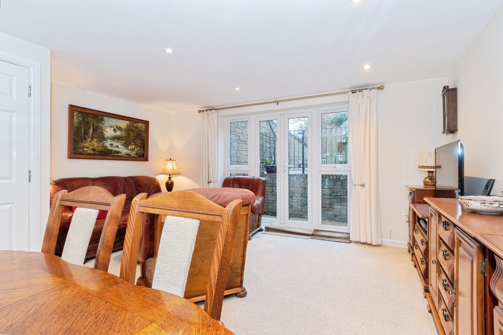 Property photo 3 of 20 Living