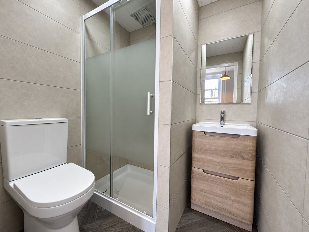 Property photo 3 of 6 En-Suite Bedroom 4