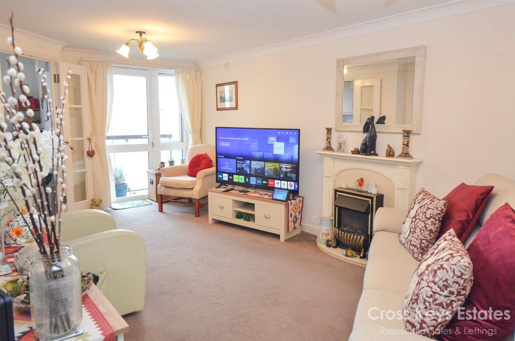 Property photo 3 of 20 Sitting Room/Diner