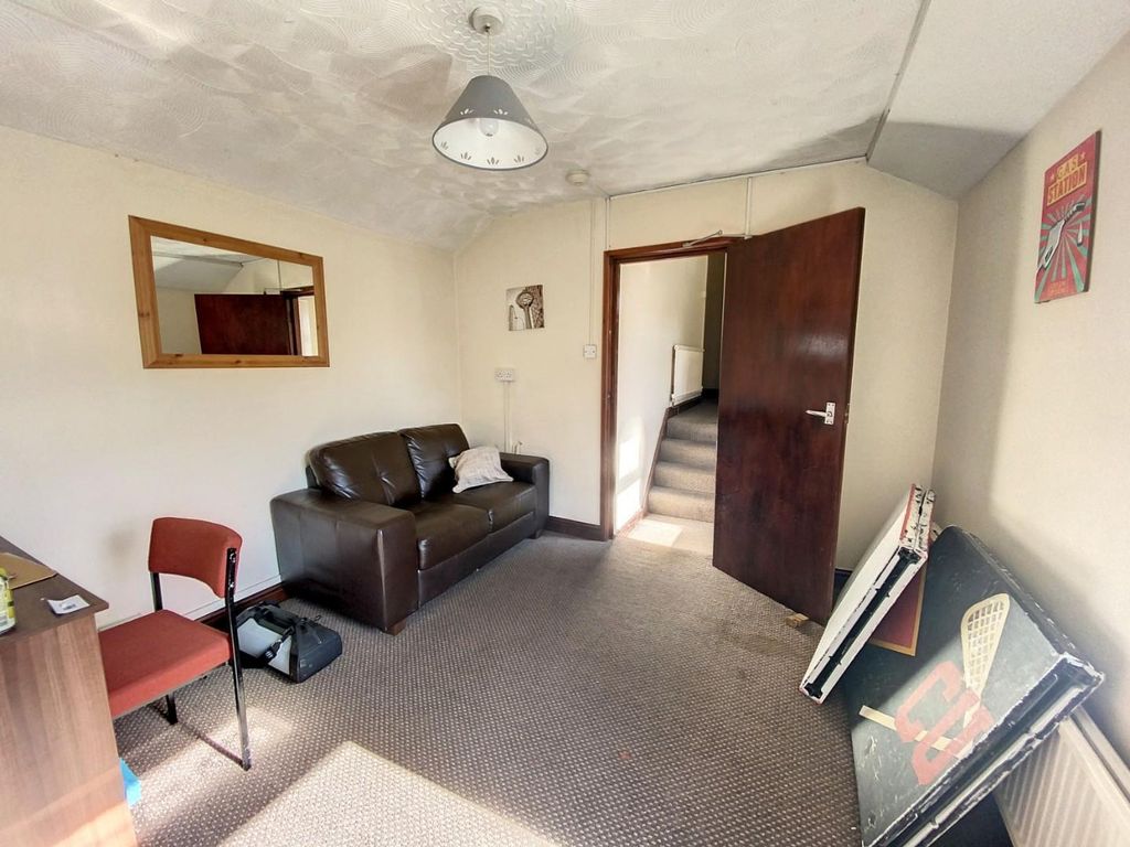 Property photo 2 of 13 Lounge