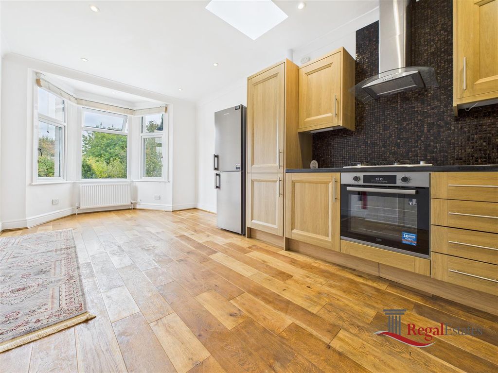 Property photo 3 of 10 Cam02489G0-Pr0222-Still010.Jpg