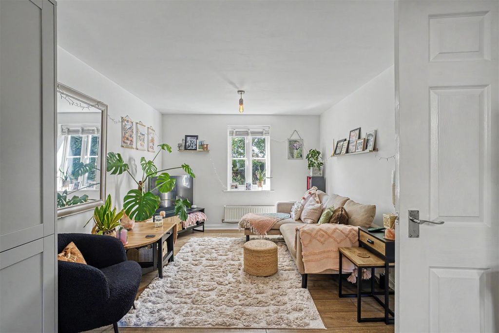 Property photo 3 of 7 Sitting Room