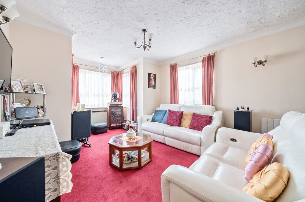 Property photo 2 of 9 Lounge