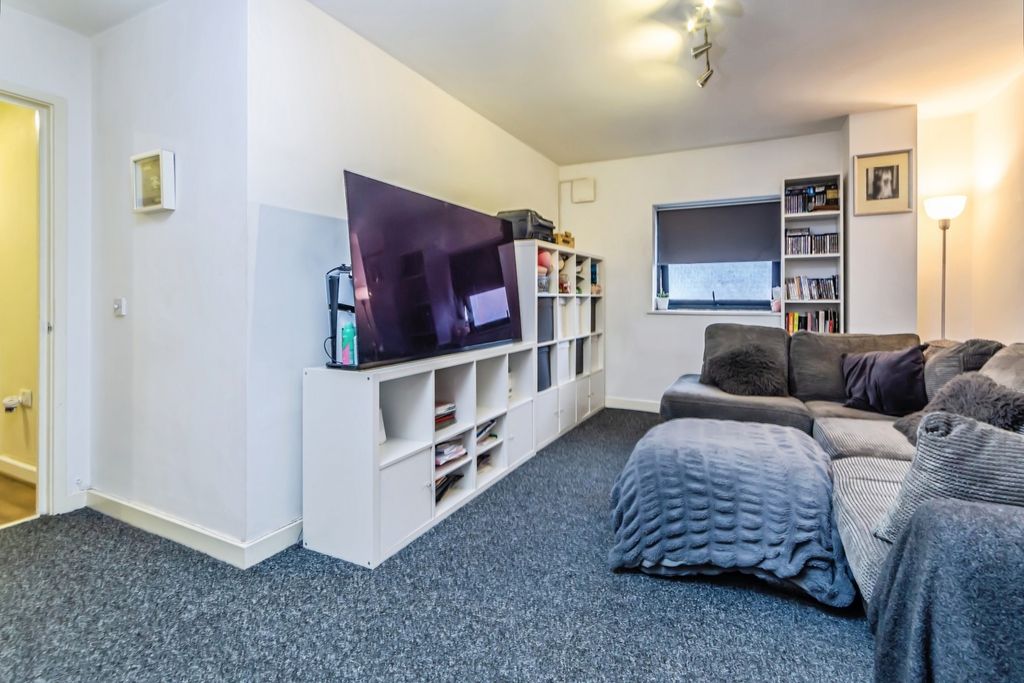 Property photo 3 of 18 Pbox-Img.Jpg