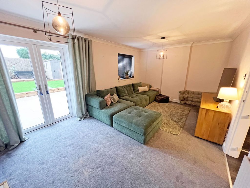 Property photo 3 of 18