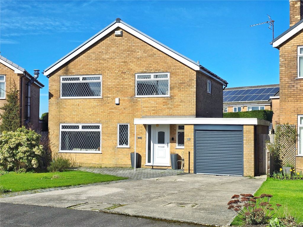 Property photo 1 of 22 Detached Family Home
