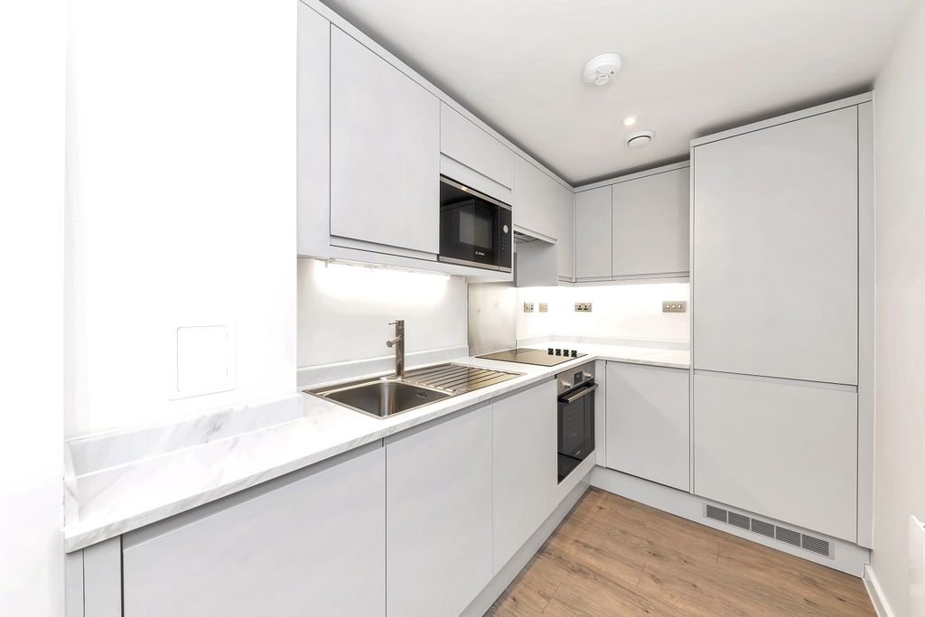 Property photo 3 of 6 Kitchen