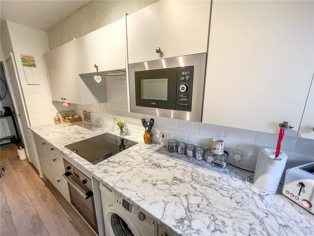 Property photo 3 of 10 Kitchen