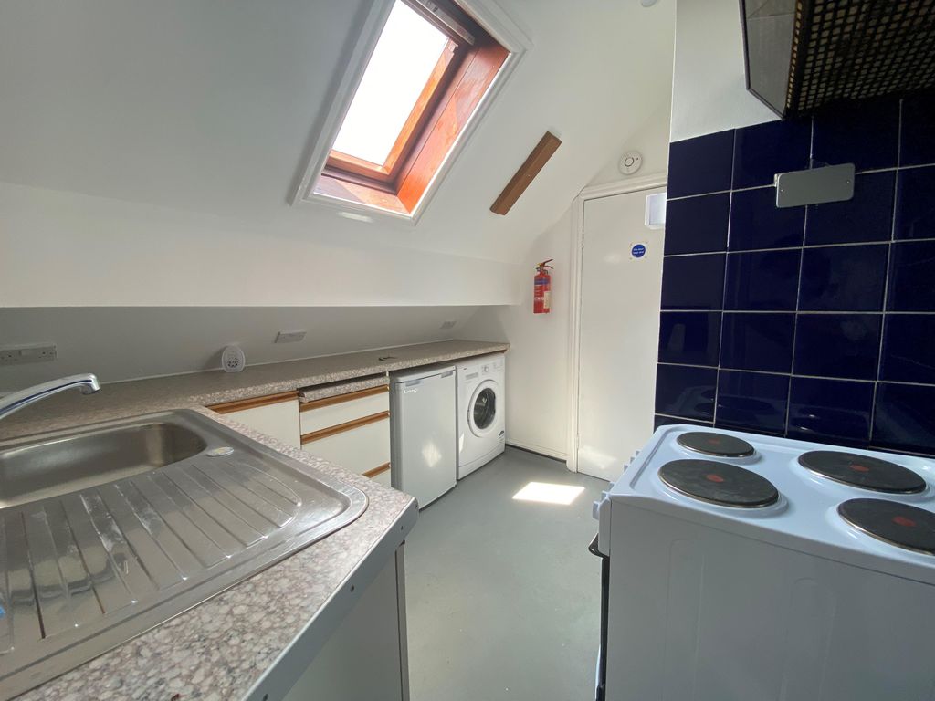 Property photo 3 of 7 Kitchen