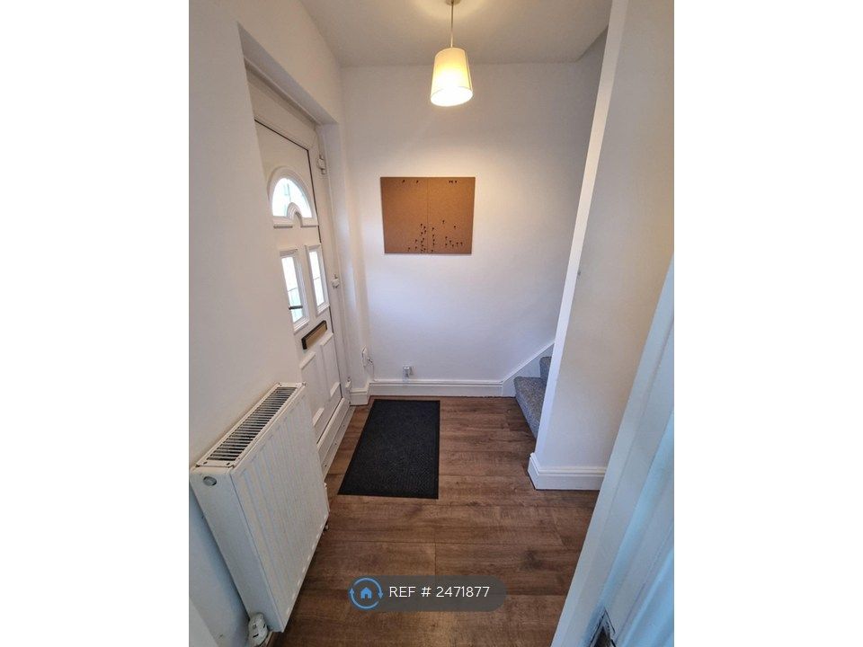 Property photo 3 of 19 Entrance Hallway