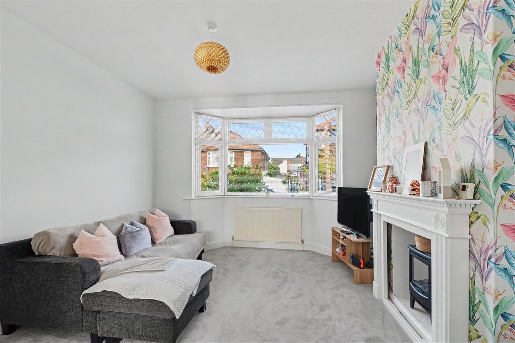 Property photo 3 of 23 Lounge_3.Jpeg