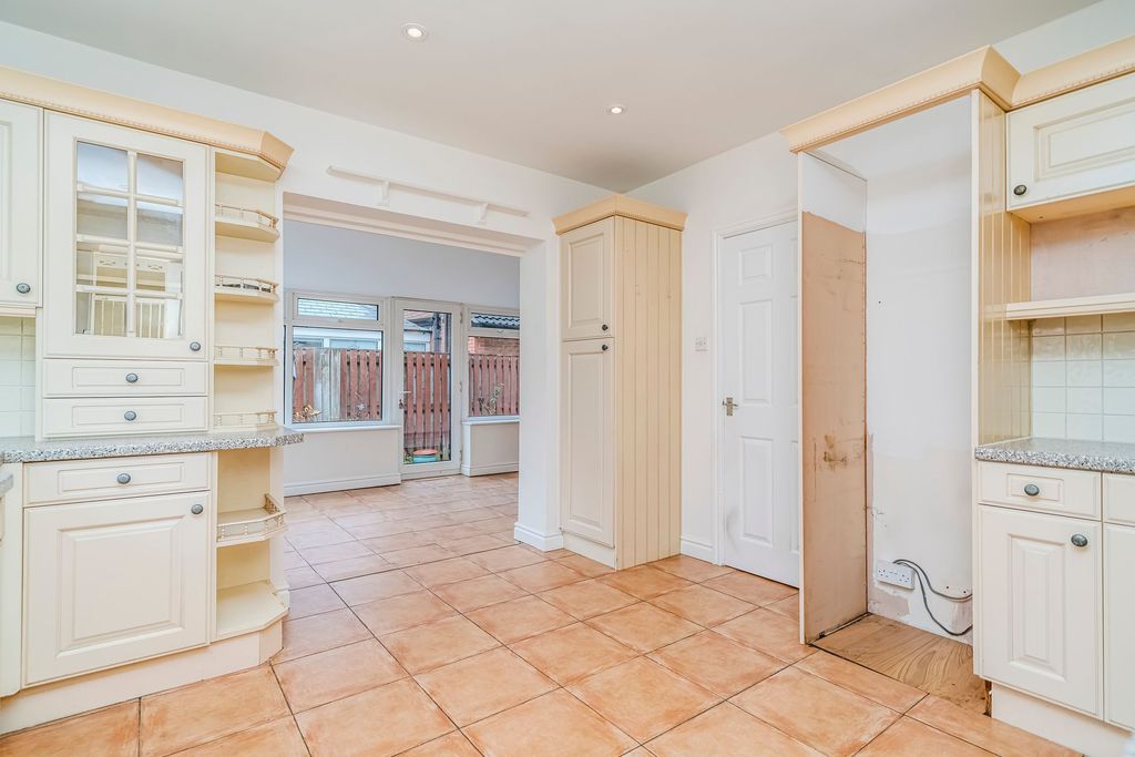 Property photo 3 of 41