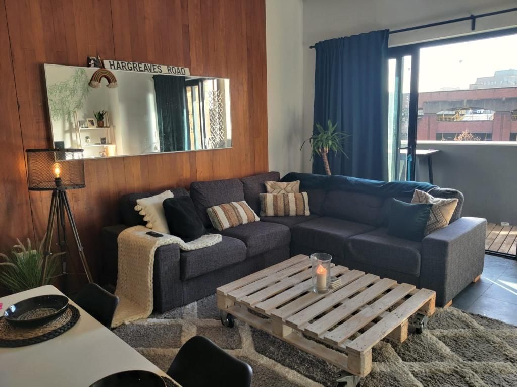 Property photo 1 of 17 Lounge