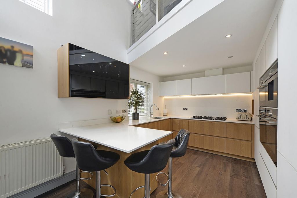 Property photo 3 of 18 Kitchen/Breakfast Room