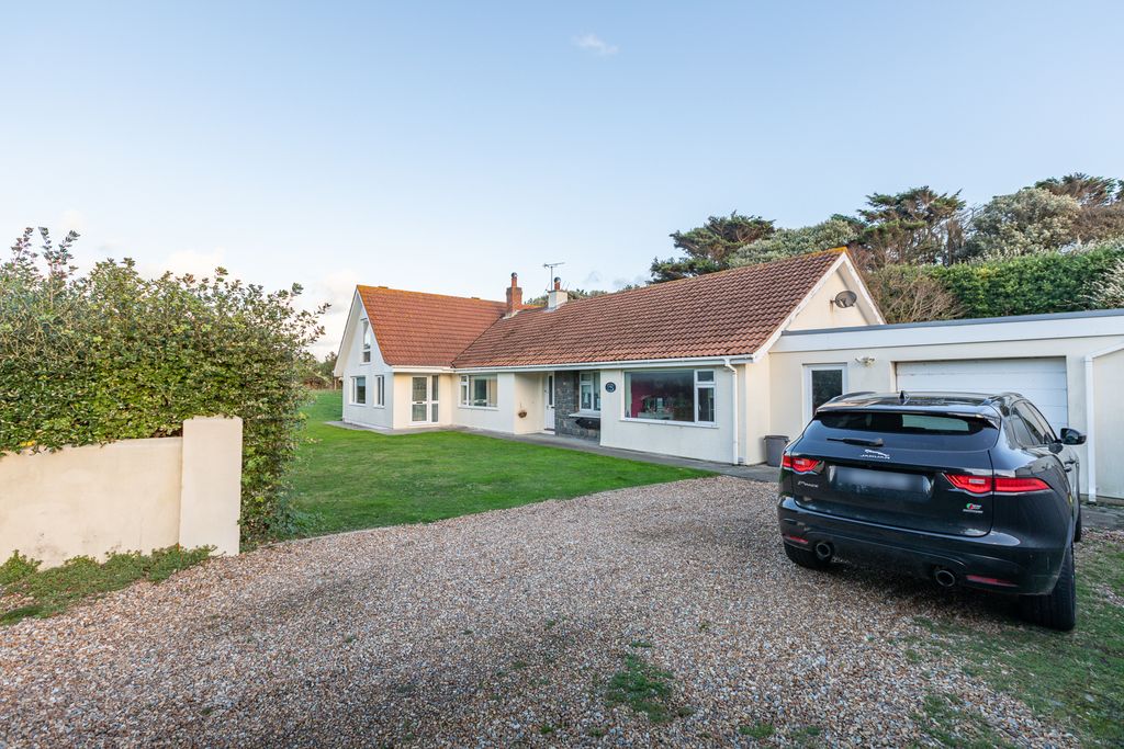 Property photo 2 of 20