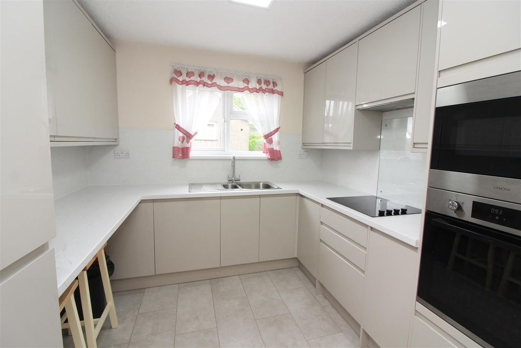Property photo 2 of 18 Kitchen