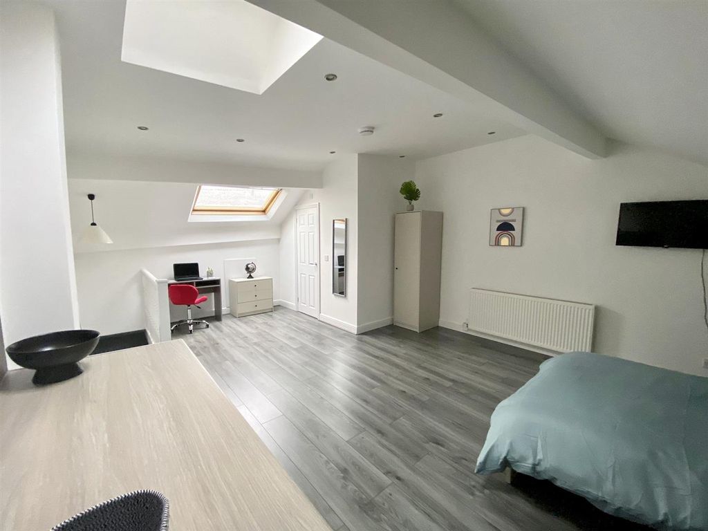 Property photo 2 of 6 Bedroom 5