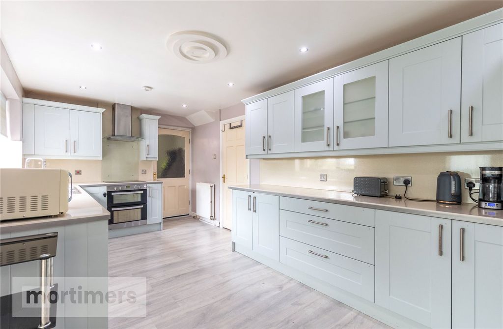 Property photo 2 of 26 Kitchen