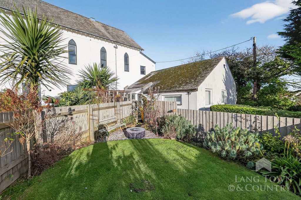 Property photo 2 of 27