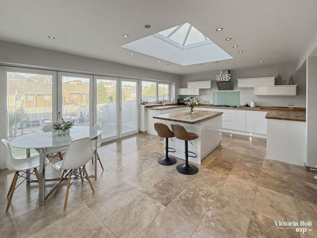 Property photo 2 of 25