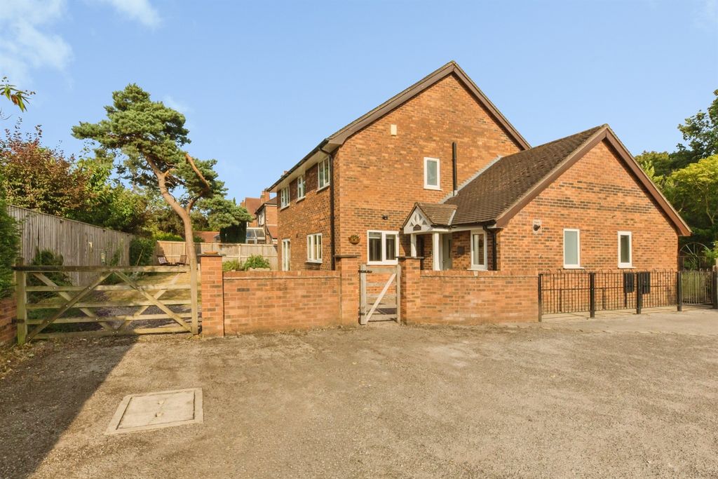 Property photo 3 of 31