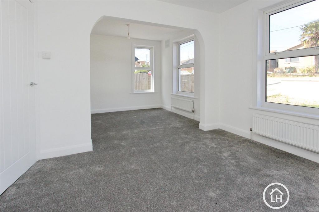Property photo 3 of 19 Living / Dining Area